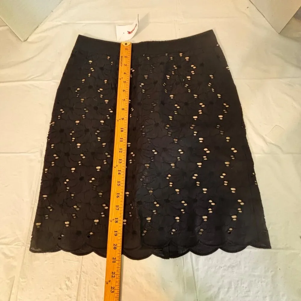 Laundry By Shelli Segal Black Eyelet Pencil Skirt‎ Scallop Hem Size 4 Cotton